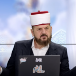 Çka bën hoxha Shefqet kur dikush i kallëzon se baba e ndjek me thikë?